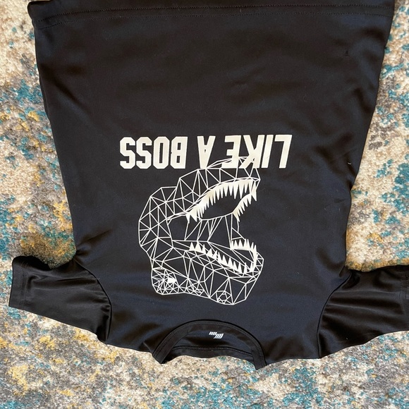 Marvel character 2 tops , and dinosaur top ( boys) - Picture 3 of 8